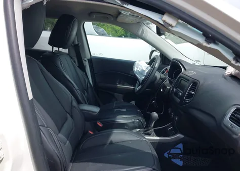 2018 Jeep Compass Sport Fwd z USA, uszkodzony, nr VIN 3C4NJCAB0JT471302